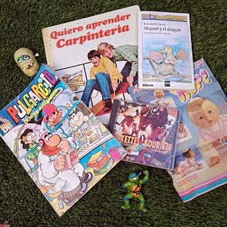 Hoy estuve en el rastrillo más minúsculo de la historia pero, a pesar de todo, conseguí localizar algunas joyas extremadamente baratas.

El libro de los adolescentes psicotrópicamente excitados por la carpintería puede que se convierta en mi lectura de cabecera este verano.

#pulgarcito #tmnt #ninjaturtles #roxette