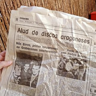 Pues nada, aprovechando una agradable tarde de julio para ponerme al día en las últimas novedades musicales. Parece que están saliendo nuevos grupos interesantes en Zaragoza.

#pedrobotero #masbirras #laestrellaazul #mauricioaznar